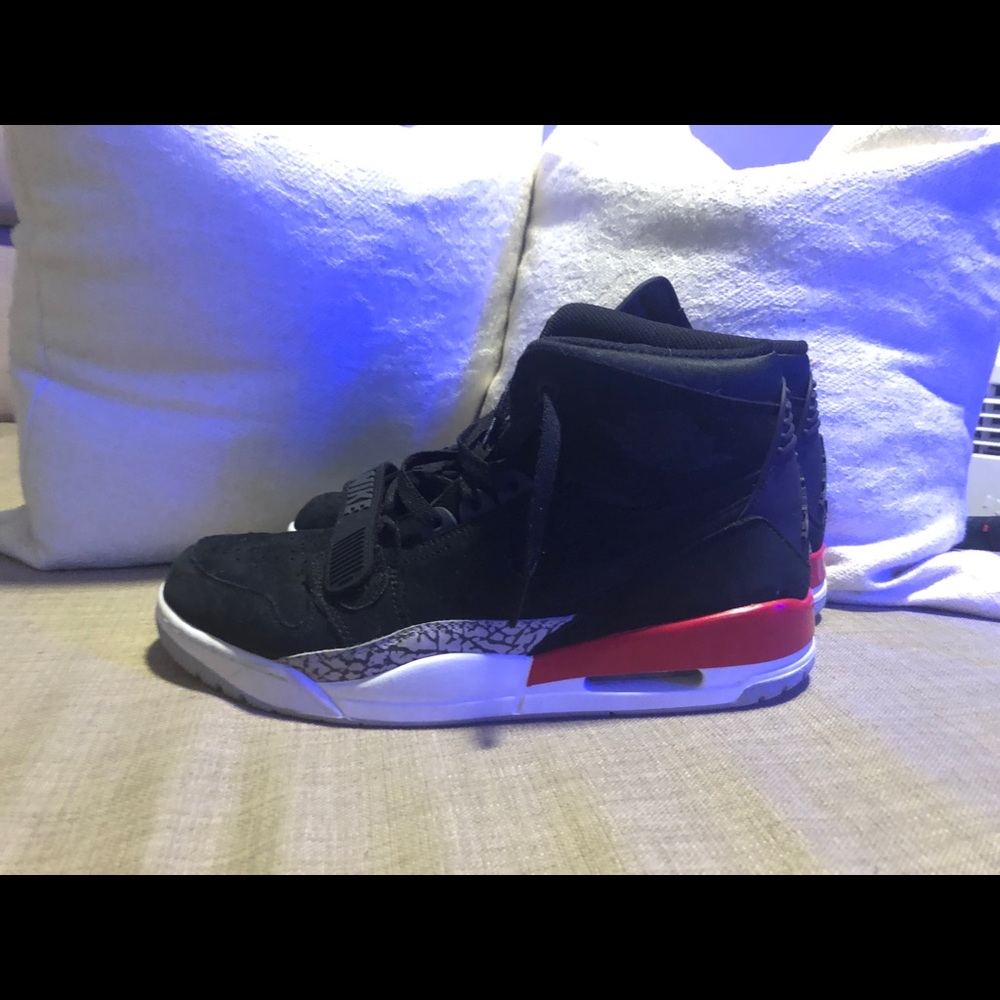 Jordan AIR Legacy 312 /Black/Fire Red AV3922-060